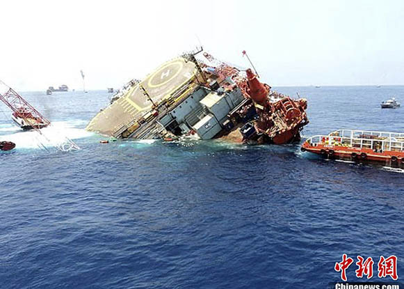 墨西哥一海上平台发生倾斜事故