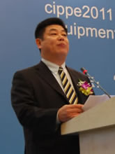 发言题目：2011国际石油石化装备产业发展论坛主持人 袁光宇 先生致开幕词