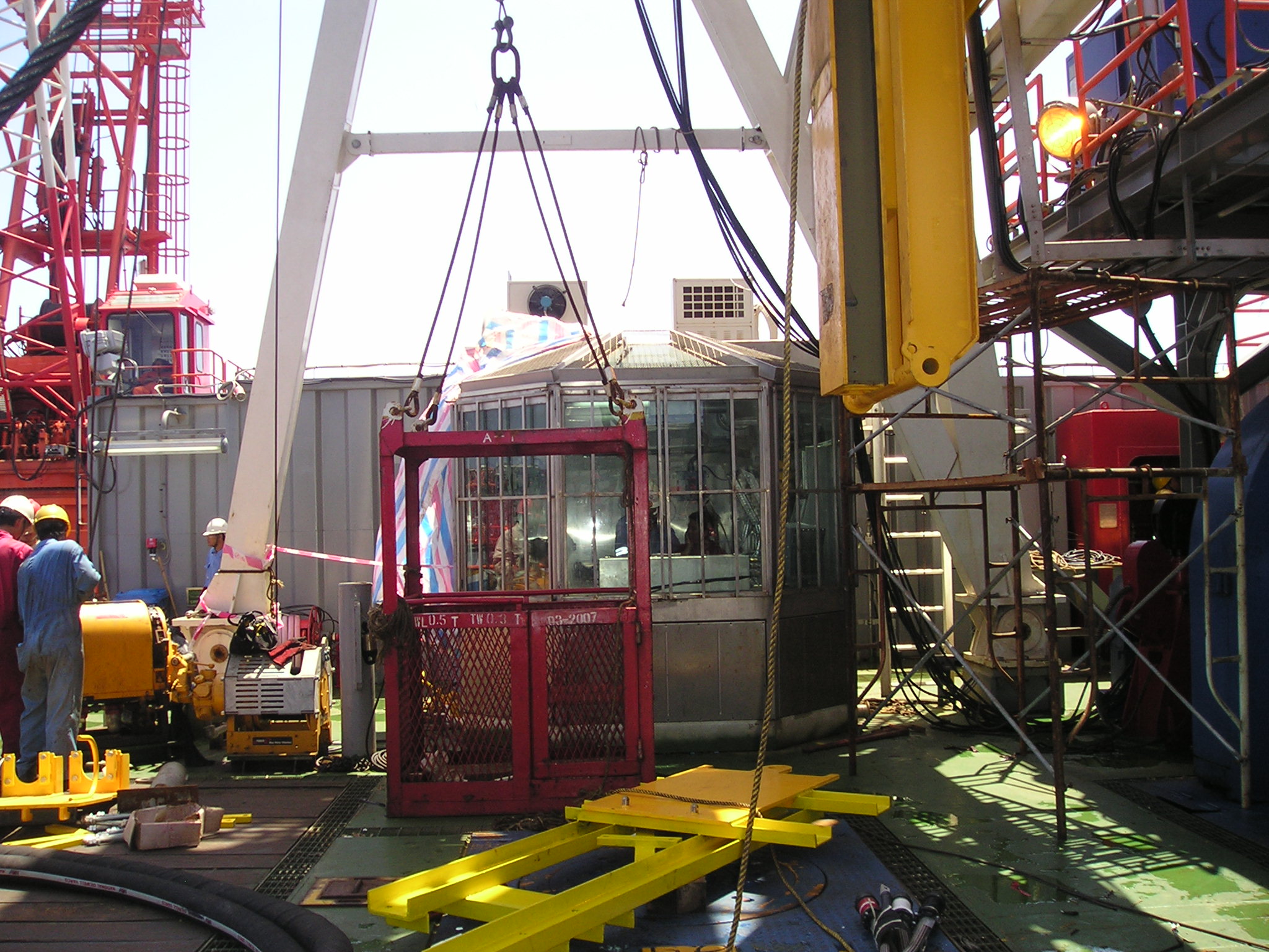 请教,这个载人吊篮的设计图有吗?